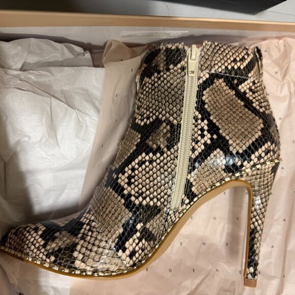 BCBGeneration Hinna Snakeskin Embossed Booties Size 5 - Picture 2 of 11